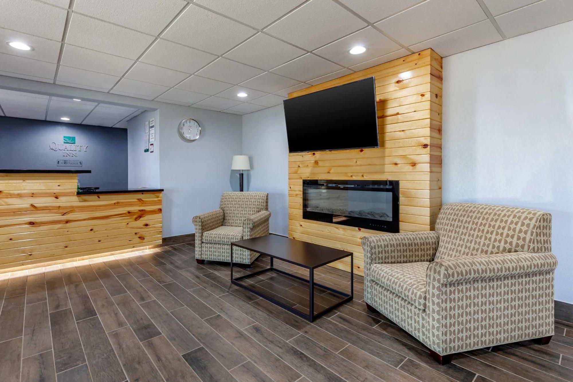Quality Inn New London Exteriör bild