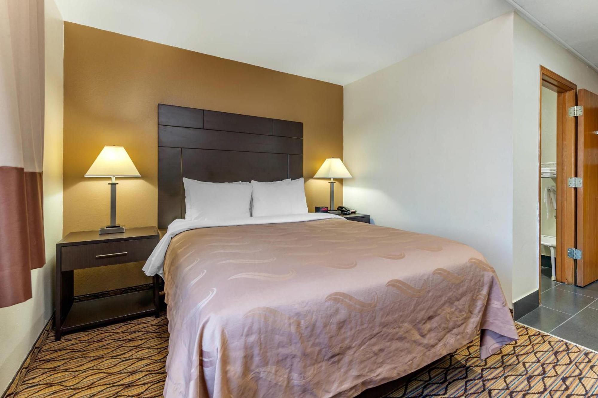 Quality Inn New London Exteriör bild